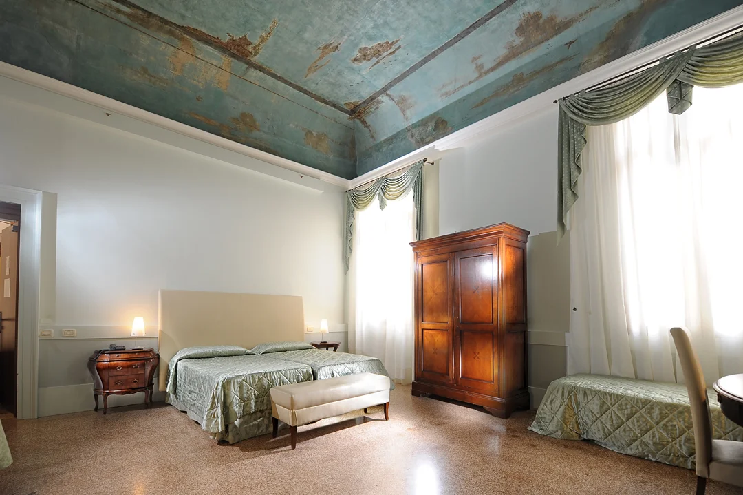 Sea blue guest room Palazzo Vitturi EAT.PRAY.MOVE Yoga | Venice, Italy