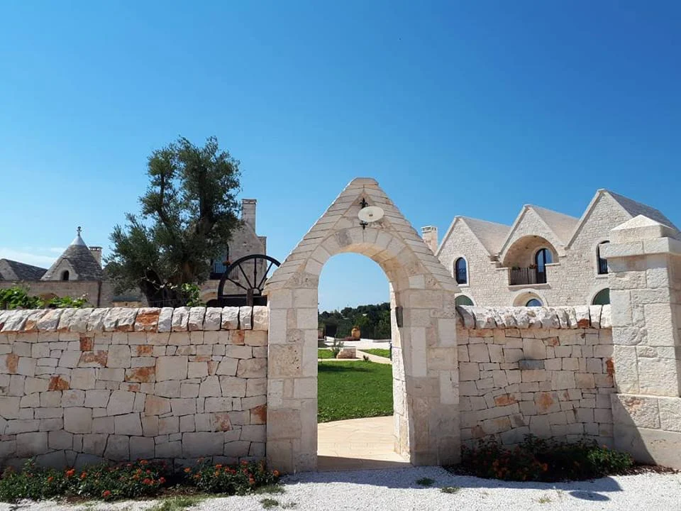 Stone walls surround Ottolire | EAT.PRAY.MOVE Yoga Retreats | Puglia, Italy