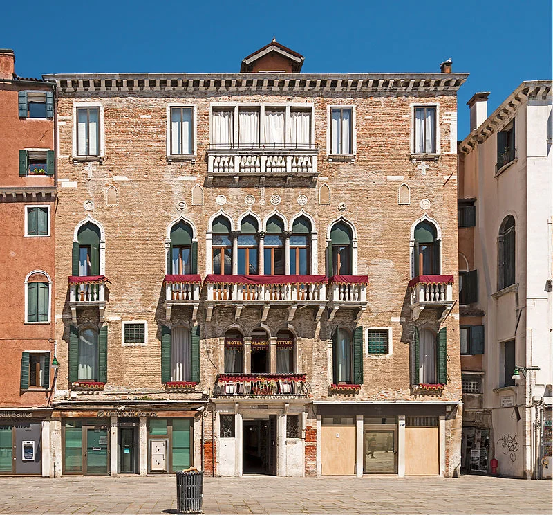 Palazzo_Vitturi_(Venice).jpg