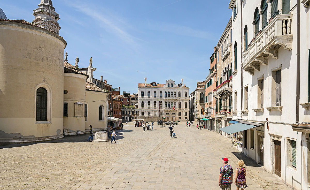 The square in front of Palazzo Vitturi | EAT.PRAY.MOVE Retreats | Venice, Italy 