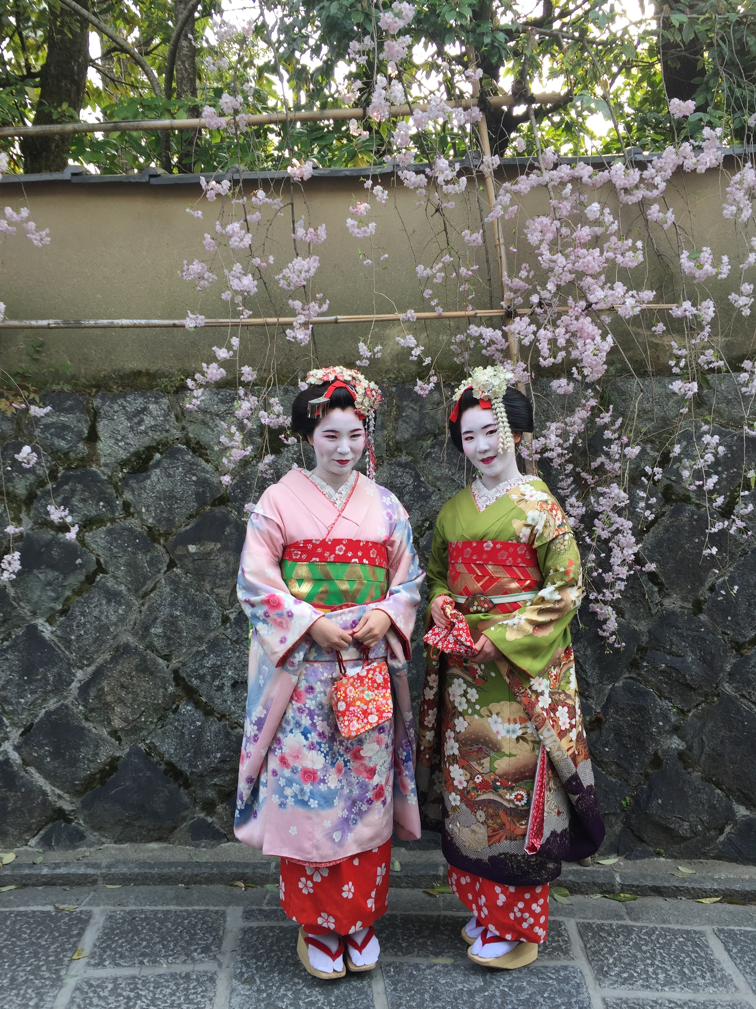 Geisha in the streets of Gion | EAT.PRAY.MOVE Yoga | Kyoto, Japan