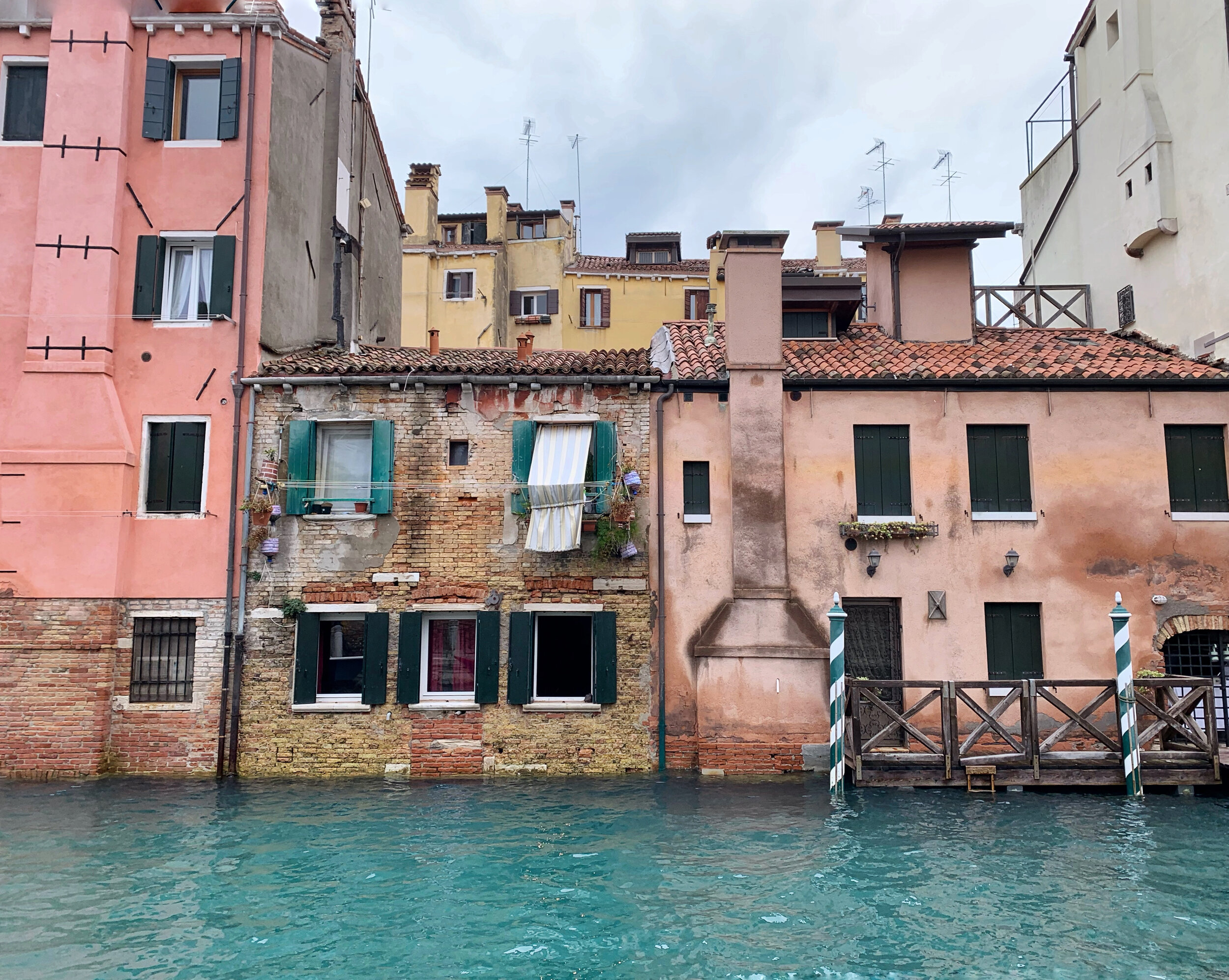 Pink stucco walls | EAT.PRAY.MOVE Retreats | Venice, Italy 