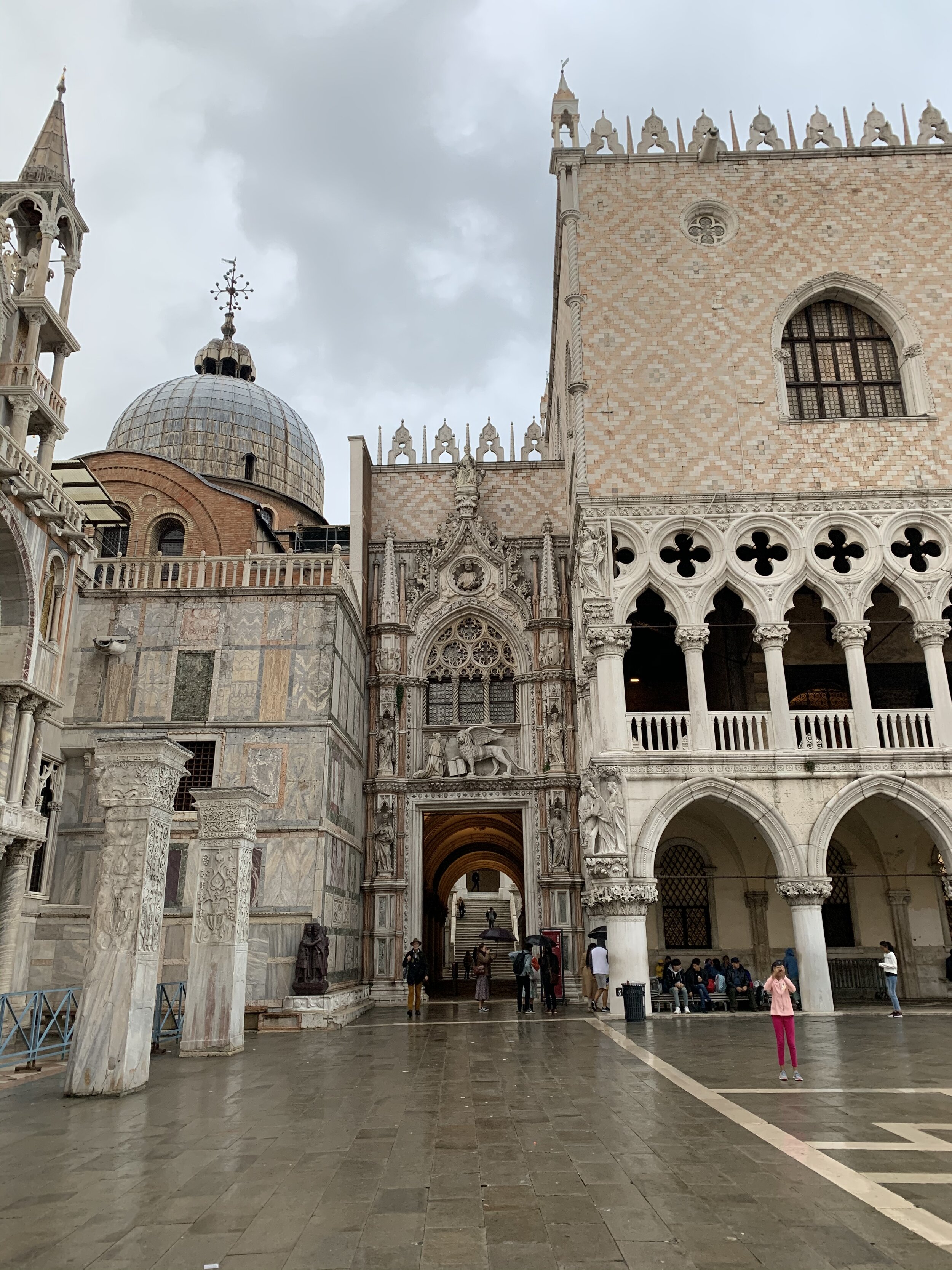 Beautiful cityscapes in the rain | EAT.PRAY.MOVE Retreats | Venice, Italy 