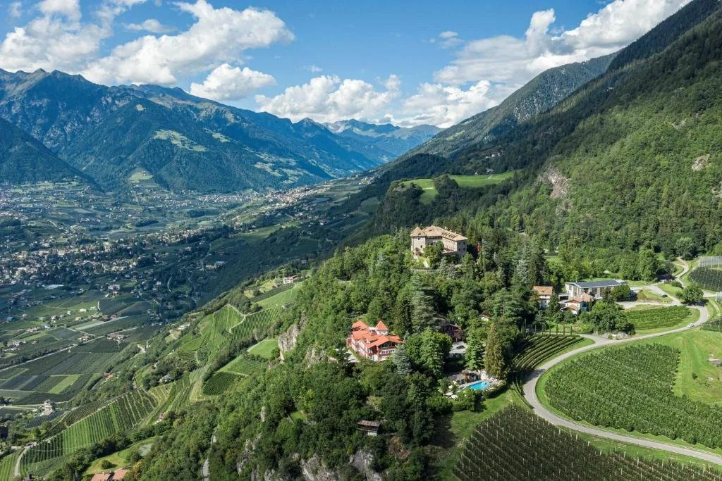 LOCATION TEMPTATION / DOLOMITES, ITALY