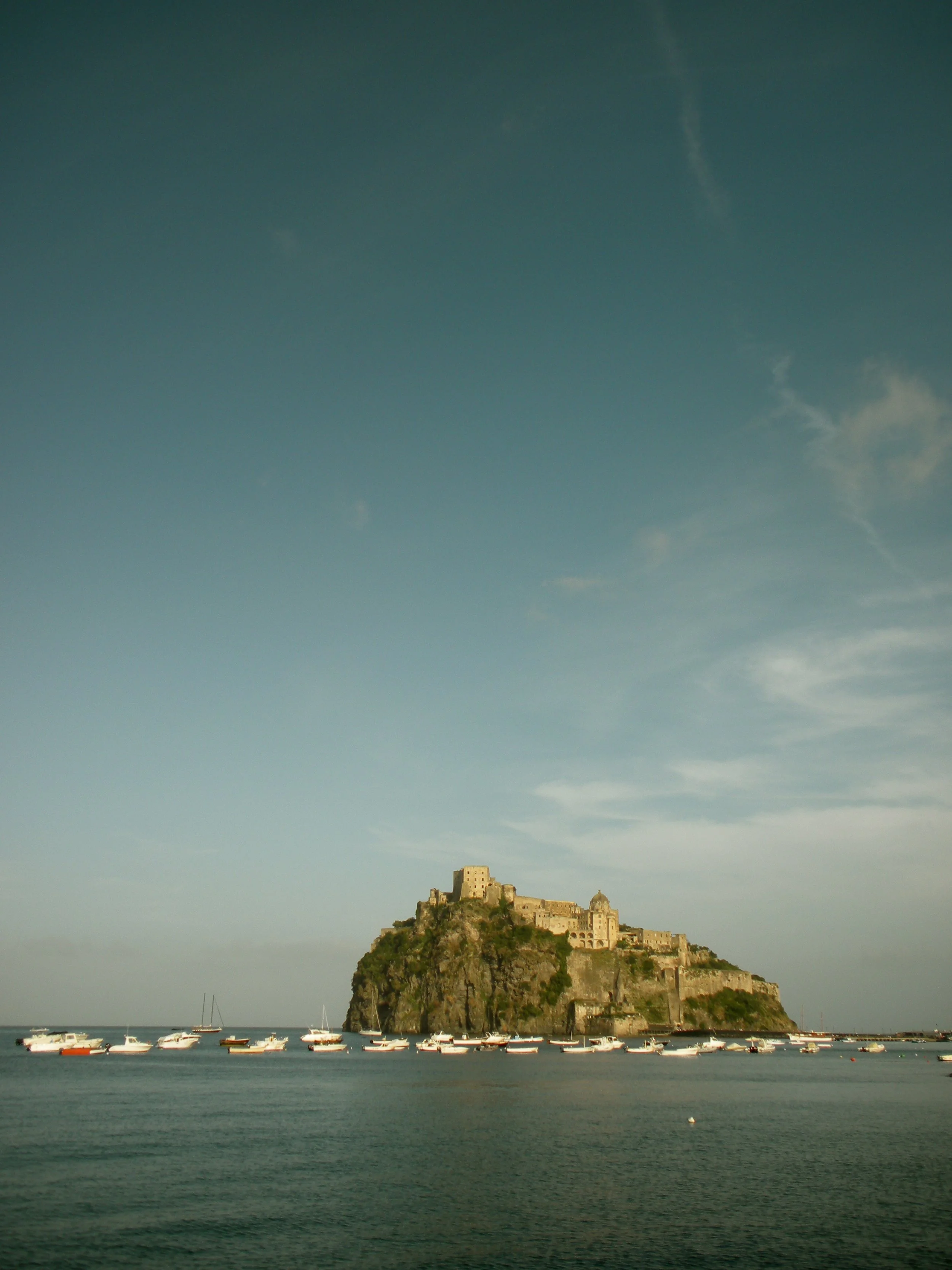 LOCATION TEMPTATION / ISCHIA, A TIMELESS ISLAND