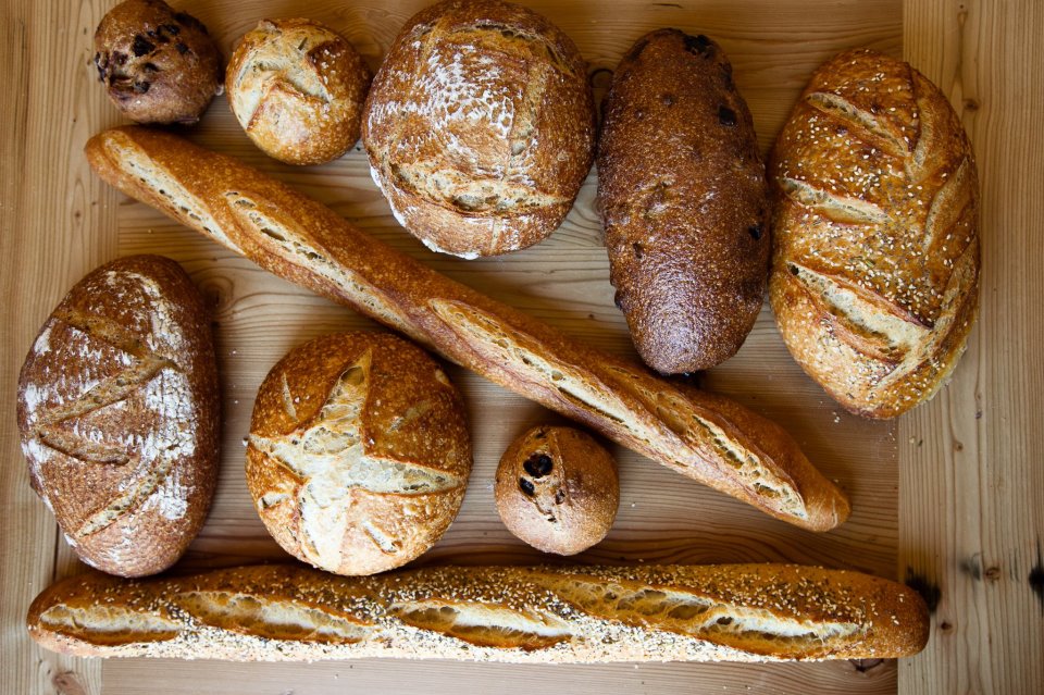 Нужно купить хлеб. Формы хлебобулочных изделий. Выпечка хлеба. Разные хлебобулочные изделия. Интересные формы хлеба.