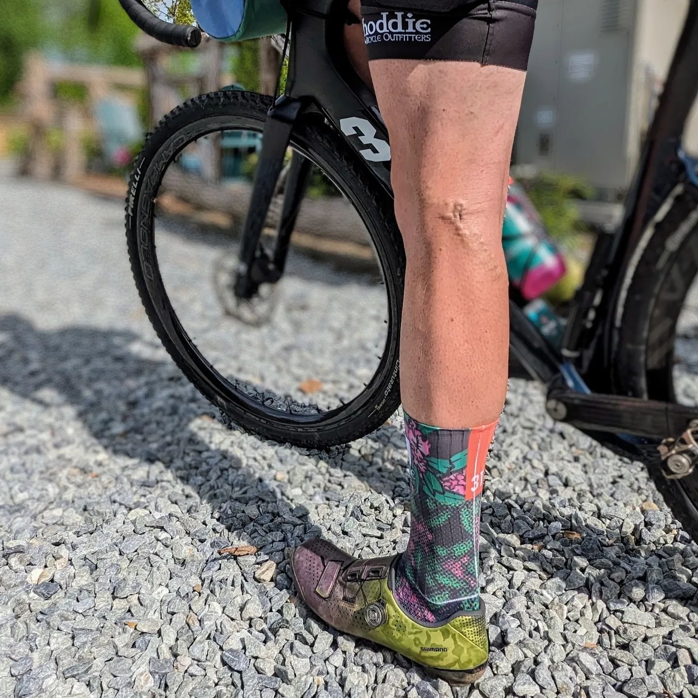 👌Defeet Evo Jet w/ Rhoddie flare👌

We're honored to receive the first pair of Defeet Evo Jet socks. The Evo Jet is an aero crew sock engineered to maximize gains for monumental results. Wind-tunnel tests show a savings of 24+ watts at 38 mph compar