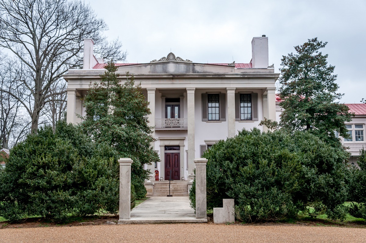 Belle-Meade-plantation-mansion-exterior.jpg