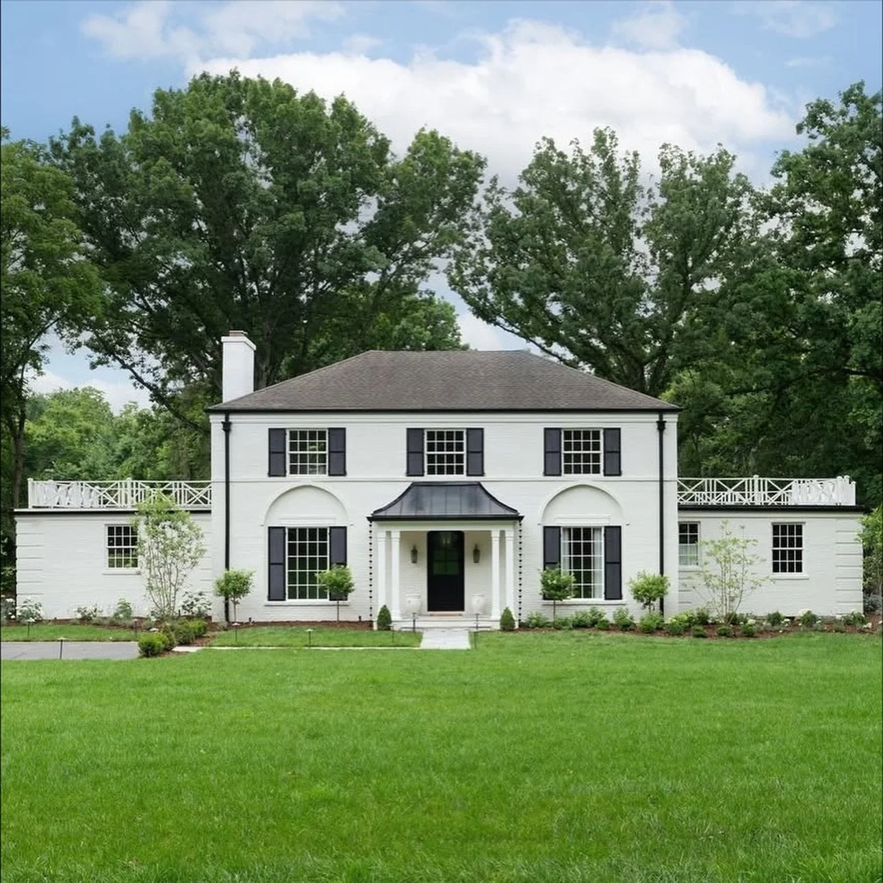 🌾 This house is so good. Originally built in the 1940s this Greenhills residence has been fully redesigned and updated by Ellerslie interiors of Belle Meade. 

First day on the market 

* Comment HOME for the listing link 🌾

&bull; 5 beds + 3.2 bat