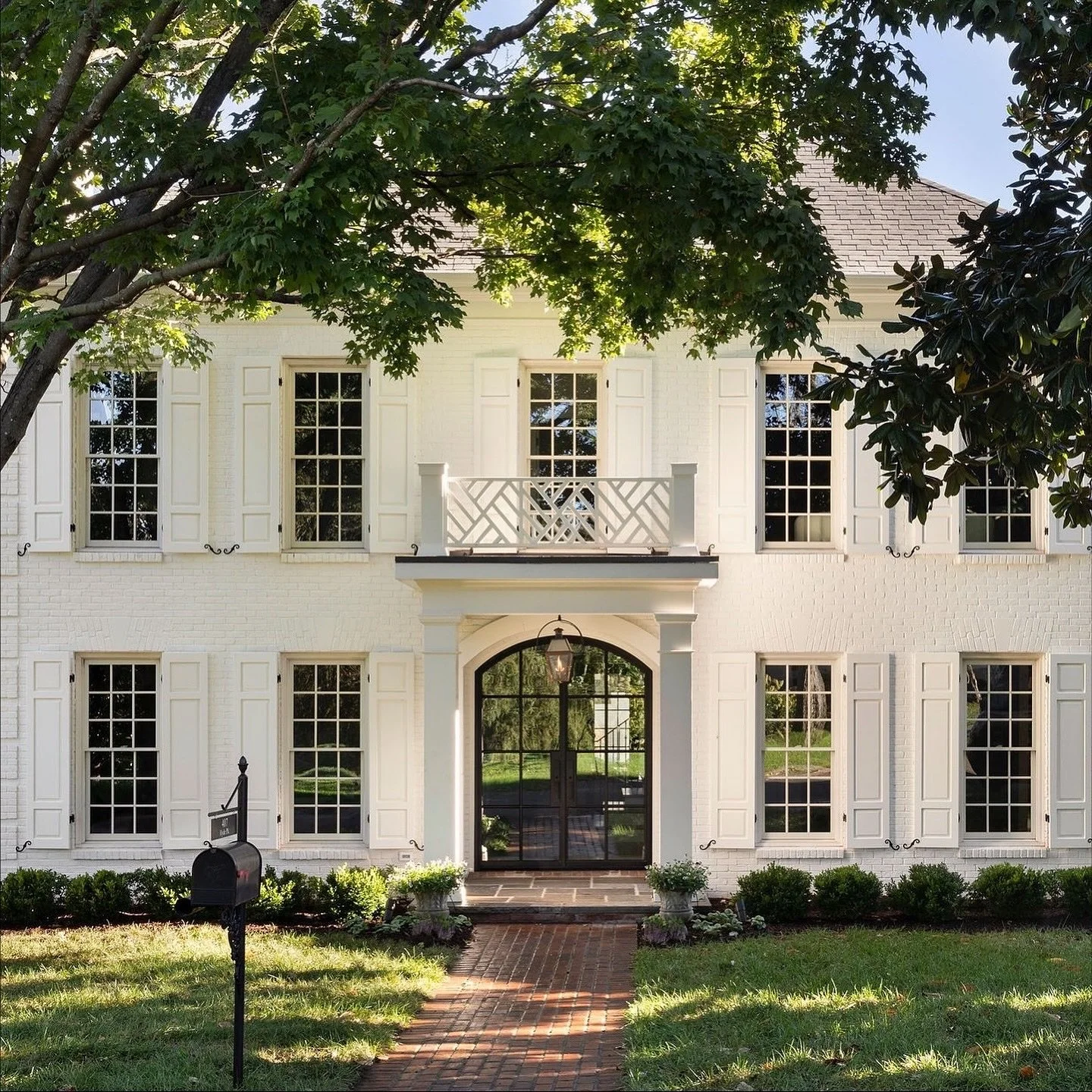 🌾 Your favorite new listing just hit the market in Abbottsford, the privated, gated community in Green Hills. This gorgeous renovation is a collaboration of JSG Interiors &amp; Evans Bridge Homes.

* Comment HOME for the listing link

* DM w showing