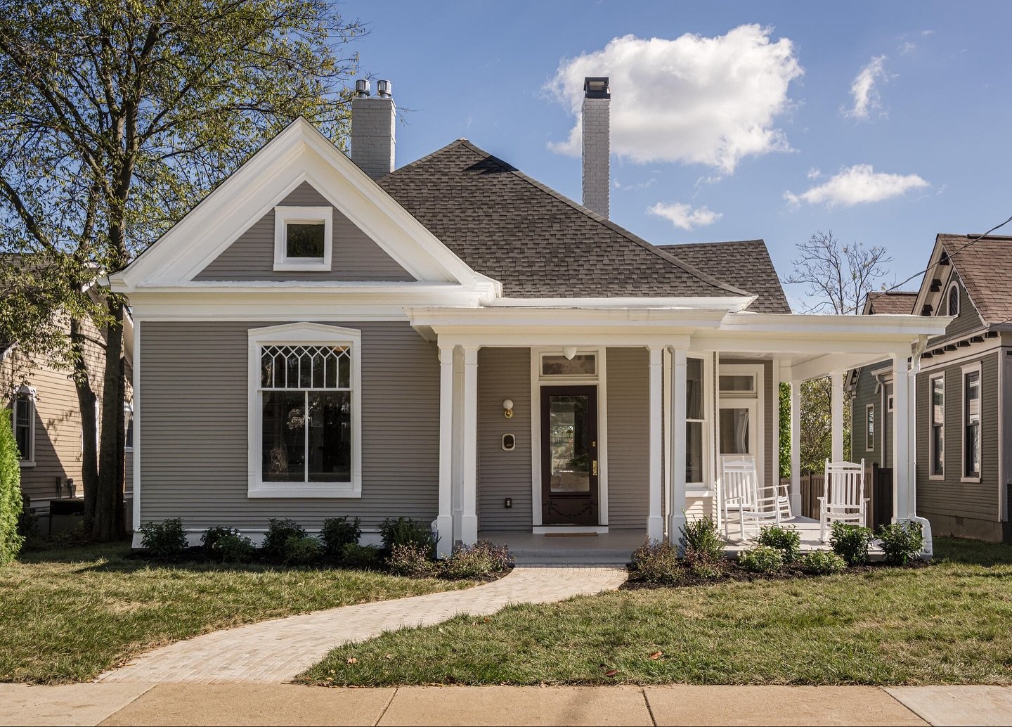 🌾 This gorgeous Victorian, registered with the Tennessee Historical Commission, has just been listed in beloved East End!

* Comment HOME for the listing link 

&bull; DM w inquiries 

&bull; 6 beds + 5.5 baths
&bull; sunny basement w 9&rsquo; ceili