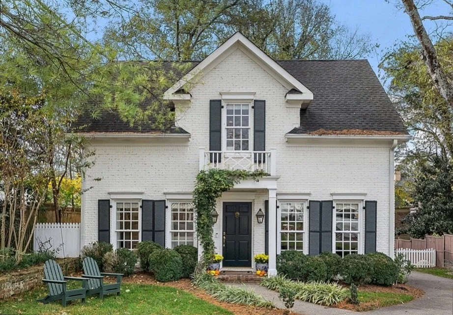 🌾 One of the most beloved homes in the Belle Meade Courts just hit the market, and I am smitten. Zoned for Julia Green + a darling renovated guest suite above the garage 🌾

* Comment HOME for the listing link

* DM with questions and showing reques