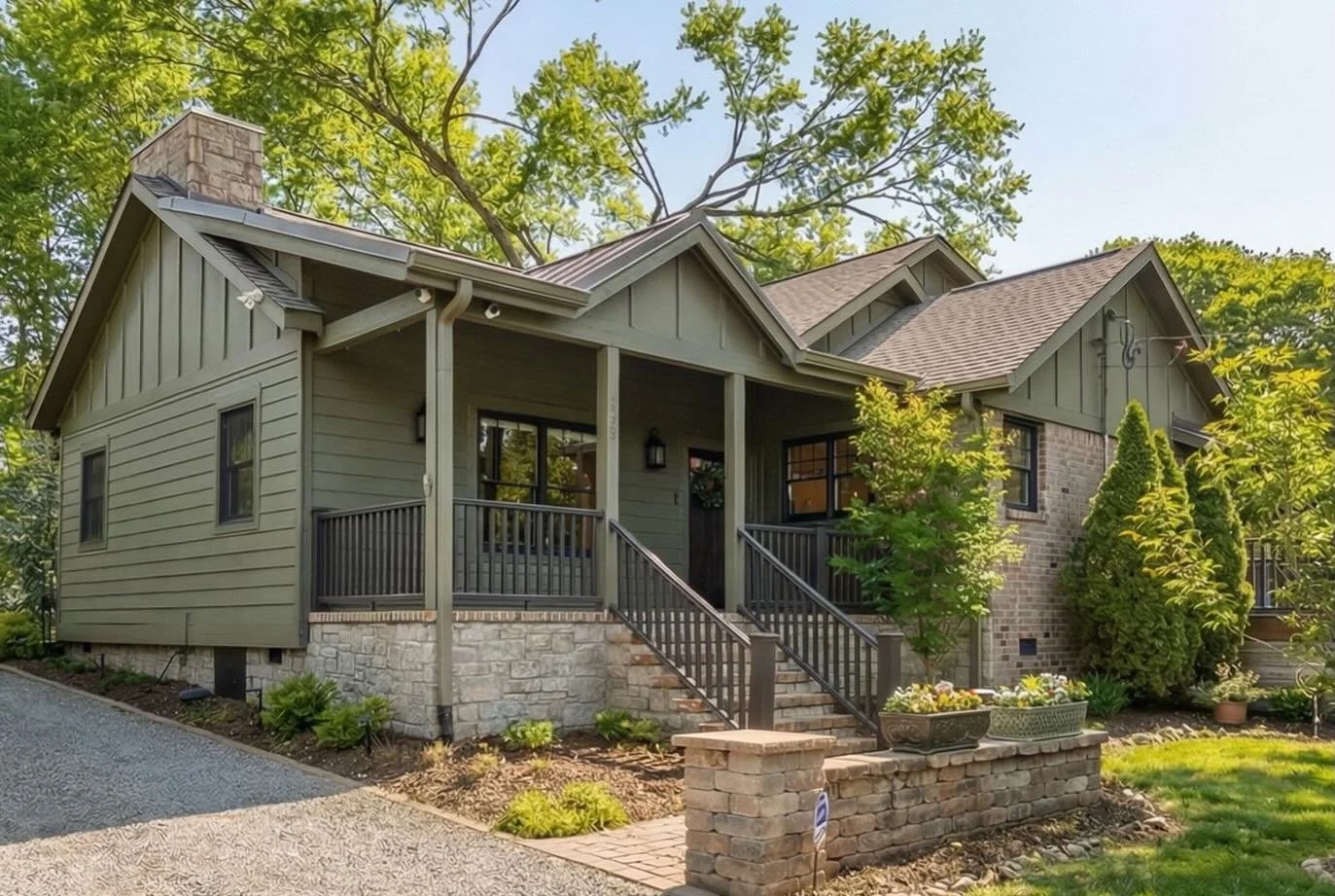 🌾 I LOVE this house!! Who&rsquo;s looking in Sylvan Park ?!

* Comment HOME for the listing link

* DM for showing requests 

&bull; 4 beds + 3 baths
&bull; 2,381 sq.ft
&bull; .25 acre
&bull; Neighborhood amenities include McCabe Golf Course, Greenw