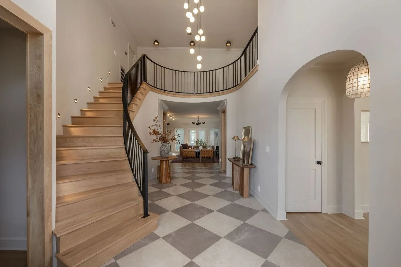 🌾 Exquisite.  Just loving this newly listed Sugartree home in West End / Green Hills. Such a sweet little community + pure convenience.

* Comment HOME for the listing link!

* DM w questions / showing requests!

&bull; 4 beds + 4.5 baths
&bull; 4,4