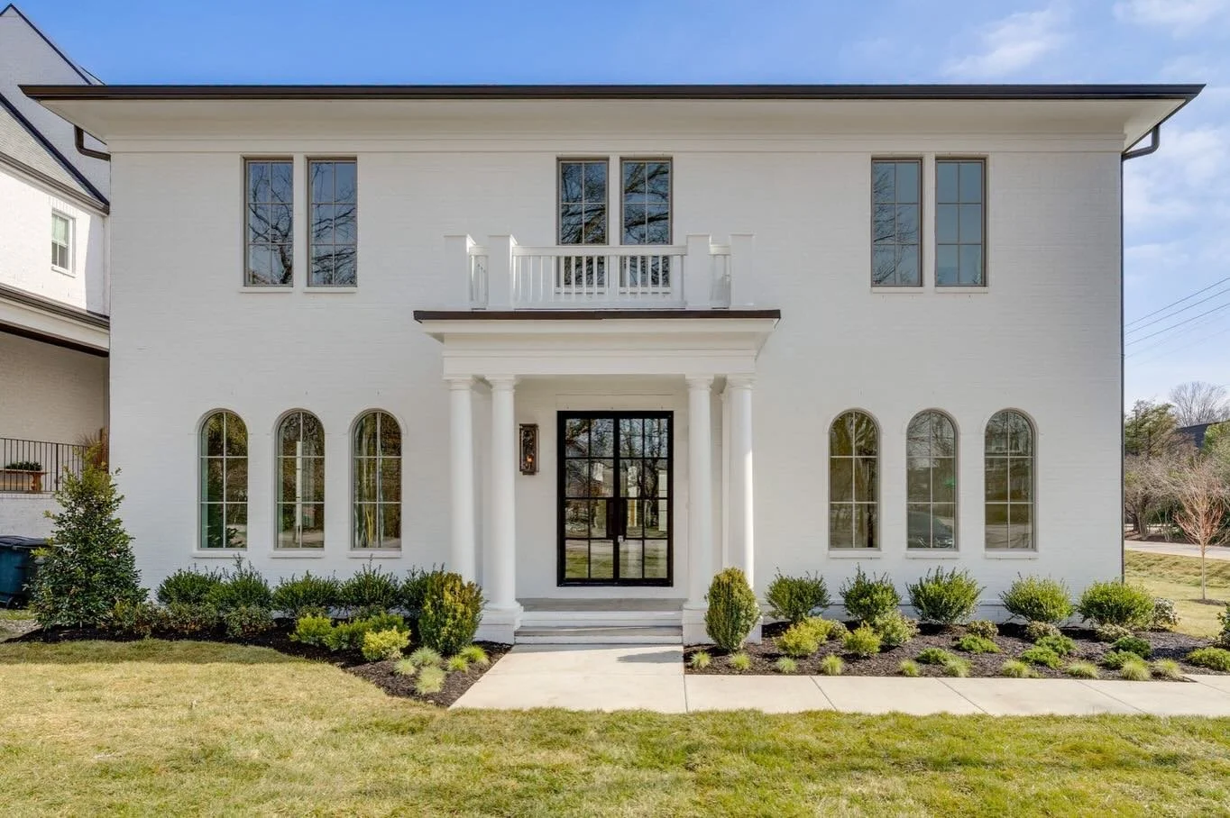 🌾 Stunning new construction in Green Hills 🌾
Refined elegance, quaint neighborhood pocket with sidewalk lined streets, and quality craftsmanship. 

* Comment HOME &amp; I&rsquo;ll send you the listing link!

&bull; 5 beds + 4.5 baths
&bull; 4,476 s