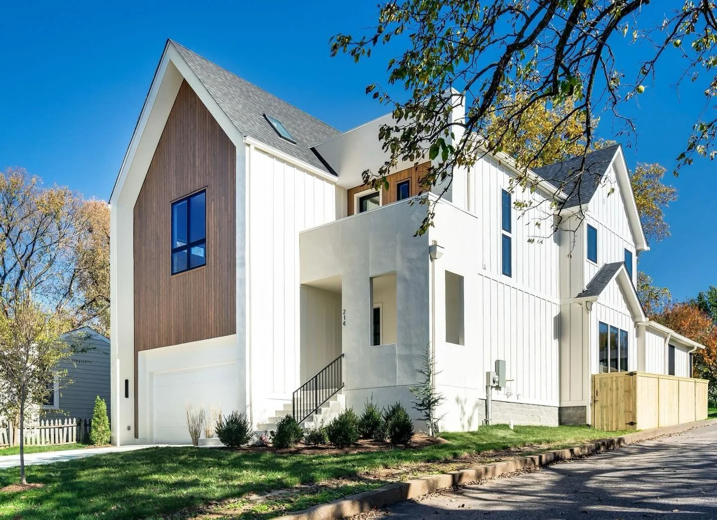 🌾 Truly loving this new construction built by one of the best, Build Nashville, and it&rsquo;s in the 🤍 of Sylvan Park 🌾

* Comment HOME and I&rsquo;ll send you the listing link!

* DM w inquiries 

&bull; 4 beds + 3.5 baths 
&bull; 3,784 sq.ft
&b