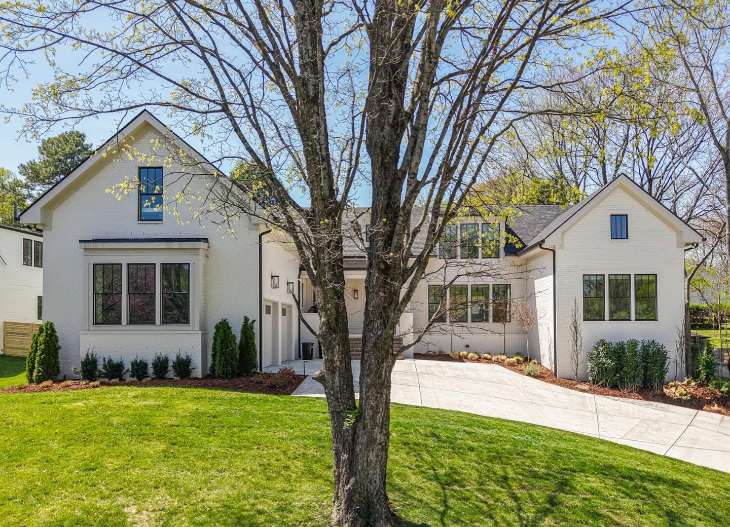 🌾 First day on the market for this beauty 🌾

Oak Hill is one of my favorite Nashville neighborhoods, mainly because of the lush yards, gorgeous estates, and proximity to so many amenities in Brentwood and Nashville. 

*Comment HOME and I&rsquo;ll s