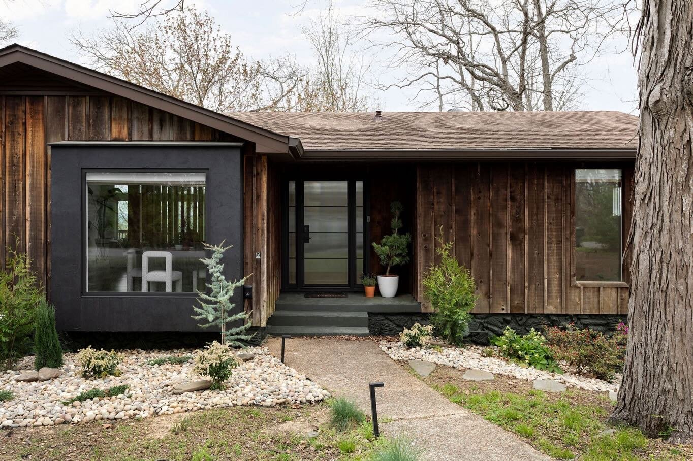 🌾 Did I mention that I&rsquo;m in love? 

Peaceful design tucked into a wooded, private setting in West Nashville offering a seamless connection to the outdoors ~ aka where I thrive 🌿

* Comment HOME and I&rsquo;ll send you the listing link

* DM w