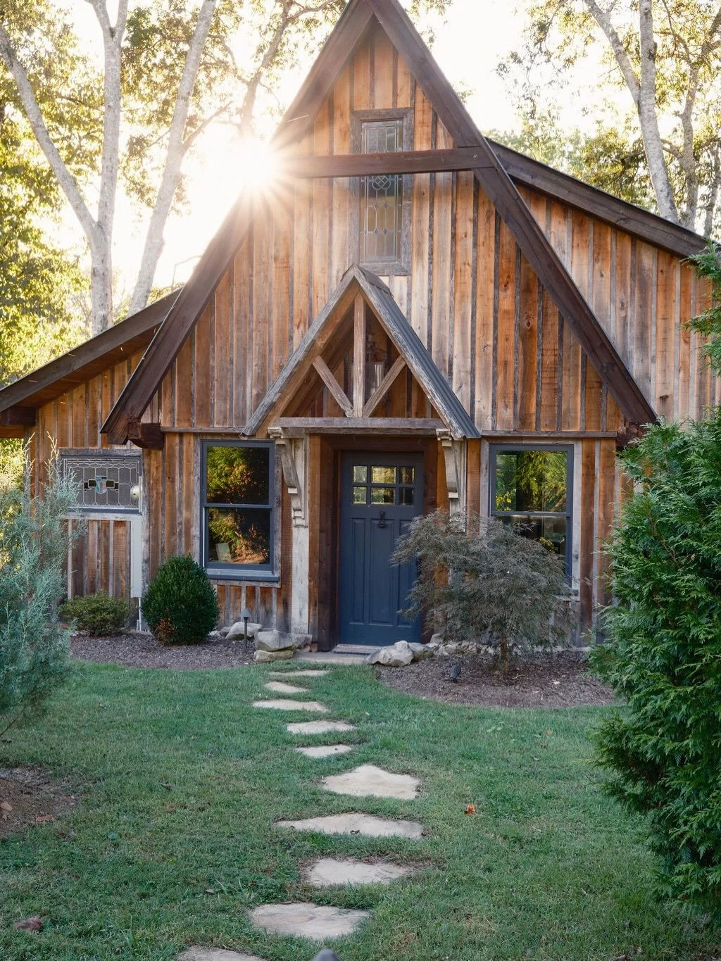 🌾 In all my years of reviewing listings every single day, I have never seen a property as stunning as this one, nor such creative listing photography. And to think, none of these photos are even of the main house&hellip;

23 acres along the tranquil