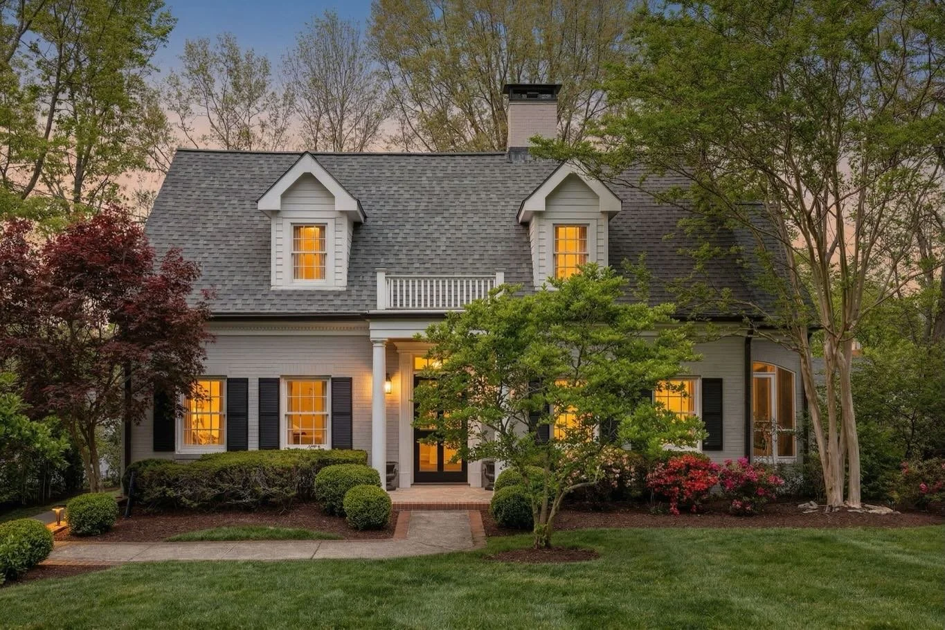 🌾 Quintessential Belle Meade offering thoughtfully elevated design in a sweet, quiet, and peaceful setting. The grounds feature a beautifully designed stone patio with a built-in fire pit, surrounded by lush landscaping and mature trees.

* Comment 