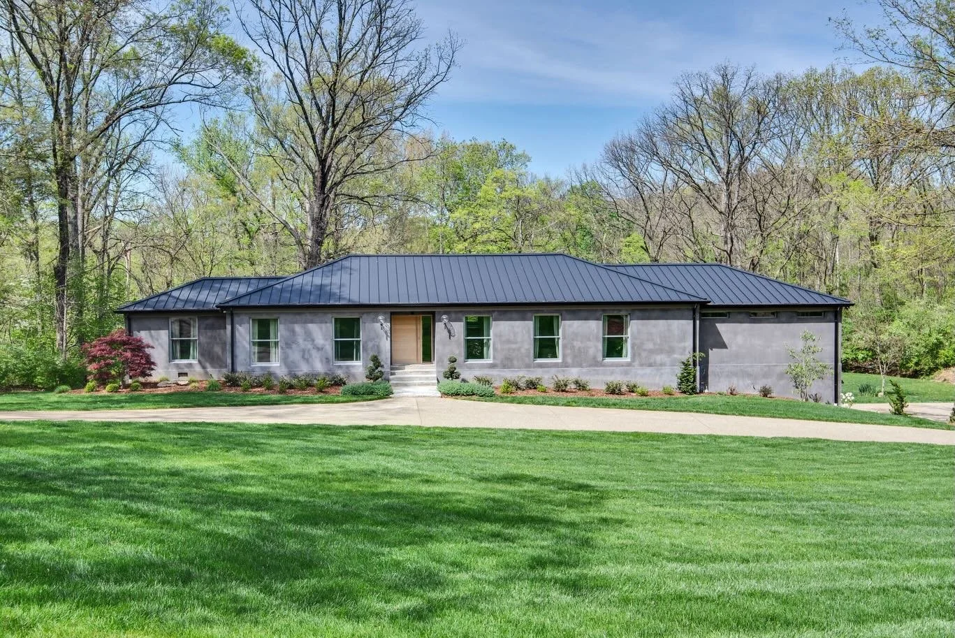 🌾 Modern minimalism meets timeless ranch in Forest Hills ~ first day on the market.

* Comment HOME &amp; I&rsquo;ll send your the listing link 

* DM w showing requests / inquiries 

&bull; 4 beds + 4.5 baths 
&bull; 1.26 acre
&bull; 4,470 sq.ft

&