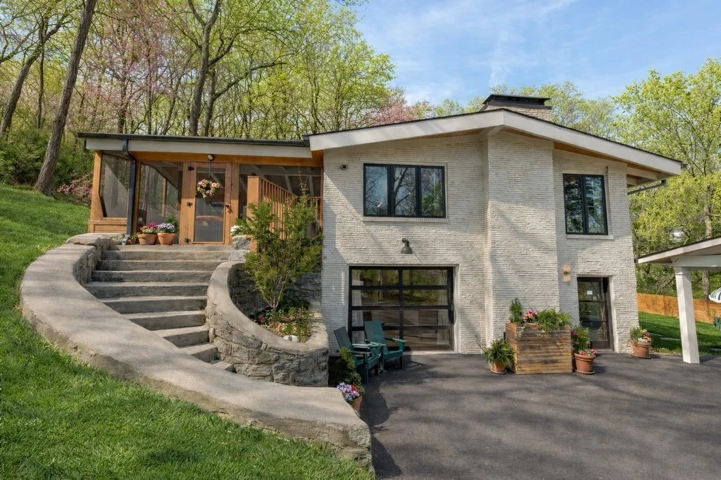 🌾 Mid-Century dreams on a wooded acre in Oak Hill &hellip; swoon

* Comment HOME and I&rsquo;ll send you the listing link

* DM with showing requests and/or questions 

&bull; 4 beds + 3 baths 
&bull; 3,500 sq.ft
&bull; .94 acre
&bull; built in 1957