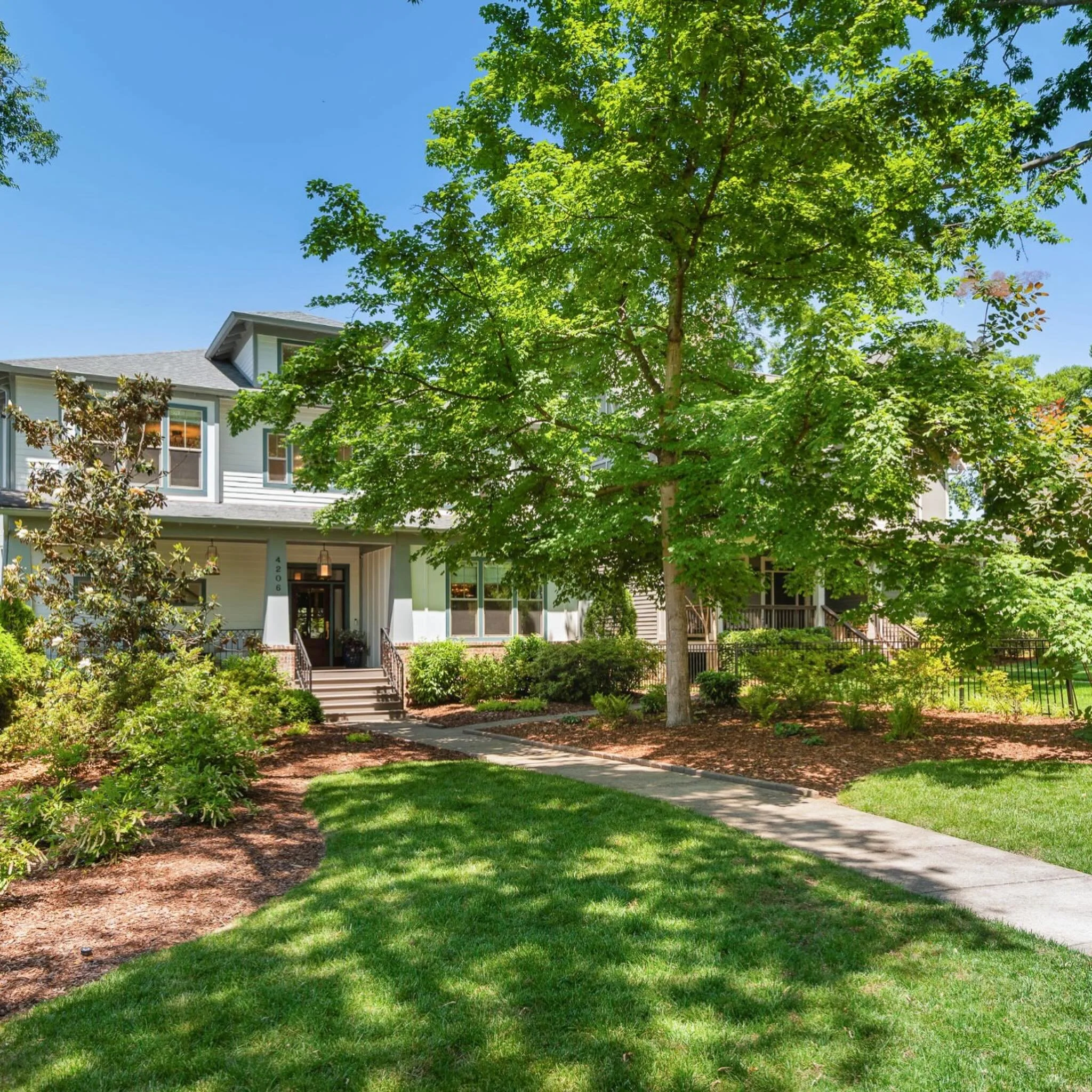 🌾 This Sylvan Park listing is bringing it this weekend! Such a refreshing design.

* Comment HOME and I&rsquo;ll send you the listing link

* DM with questions and showing requests 

&bull; 4 beds + 3.5 baths
&bull; 3,038 sq.ft
&bull; .17 acre
&bull