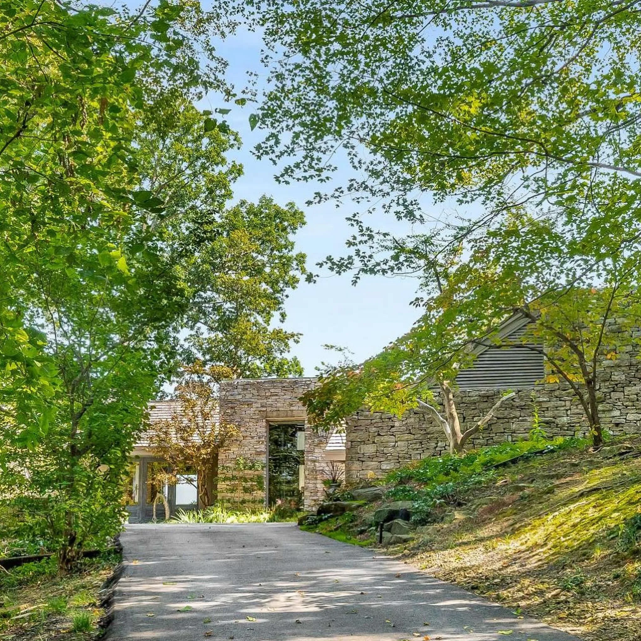 🌾 This coming soon listing is located on one of my top 5 favorite streets in all of Nashville and was designed by none other than architect Robert Anderson.

Exclusively private, timeless craftsmanship, and modern convenience come together to create