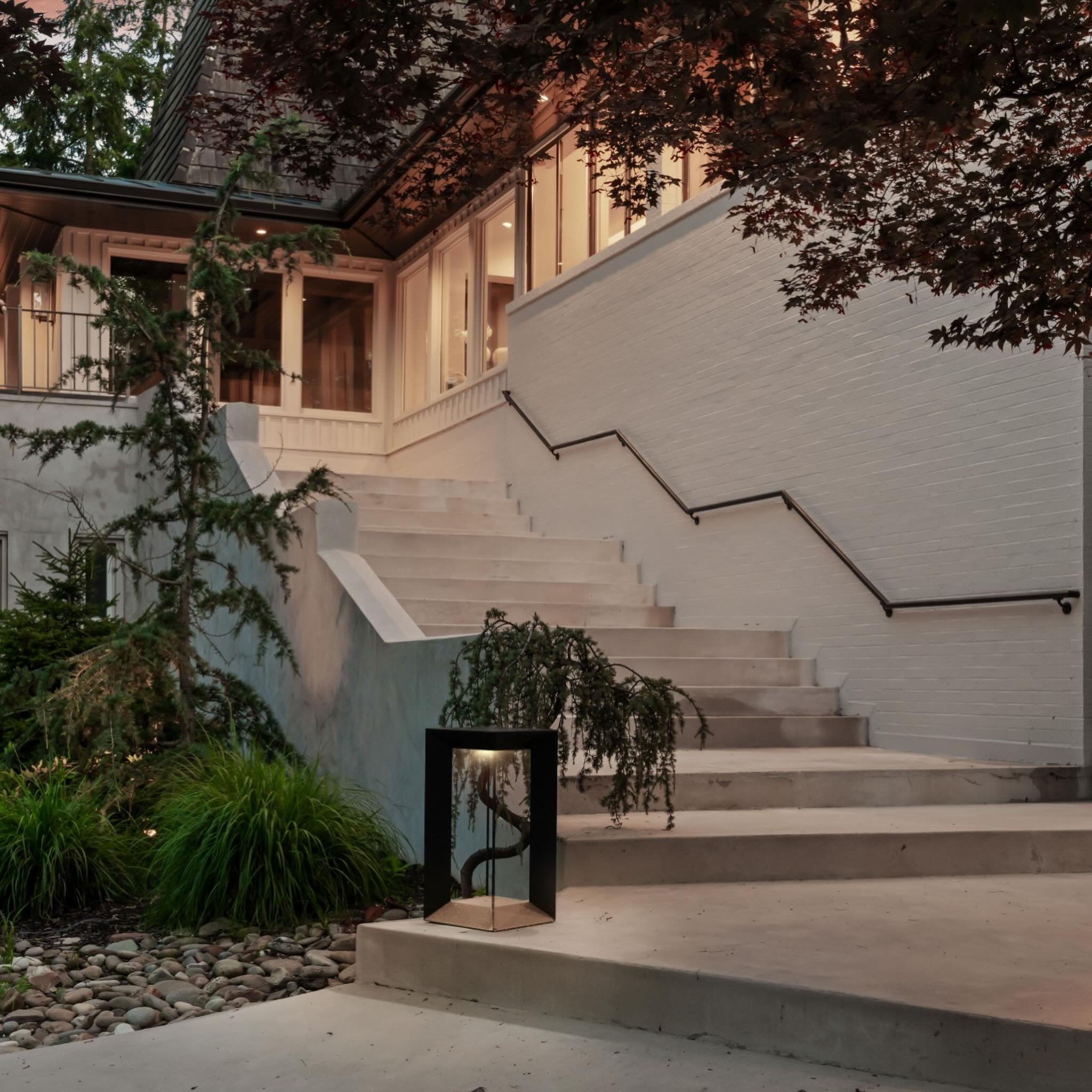 🌾 I was in awe when this immaculate home first came to market last fall, and it has now reemerged following an unexpected relocation. Tucked into a truly majestic Forest Hills setting, this sanctuary awaits its next steward.

* Comment HOME &amp; I&