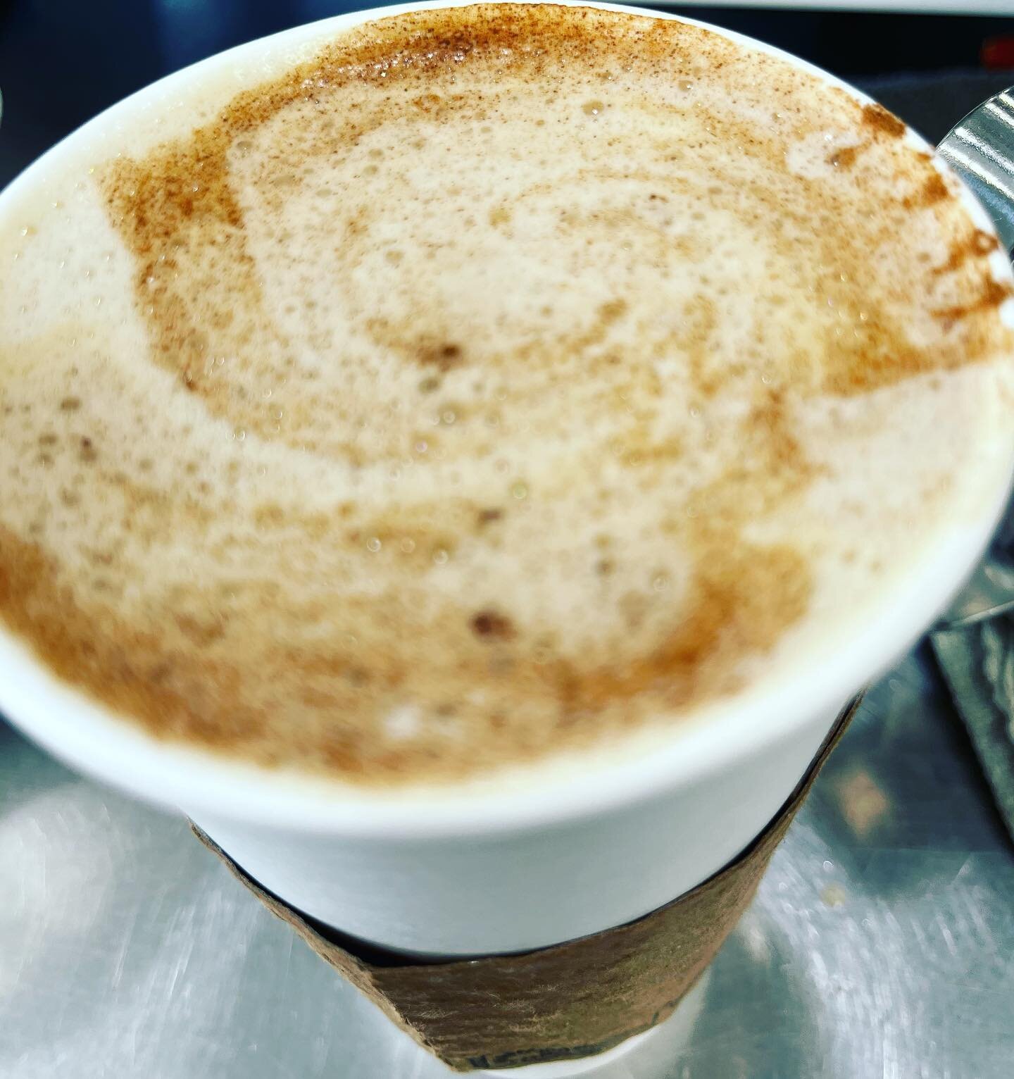 What a delicious Cinnamon Mocha latte! Come by between 12pm-2pm for yours half off ! #latte #wakeup #cinnamonmochalatte @sunnysidecup #happyhour