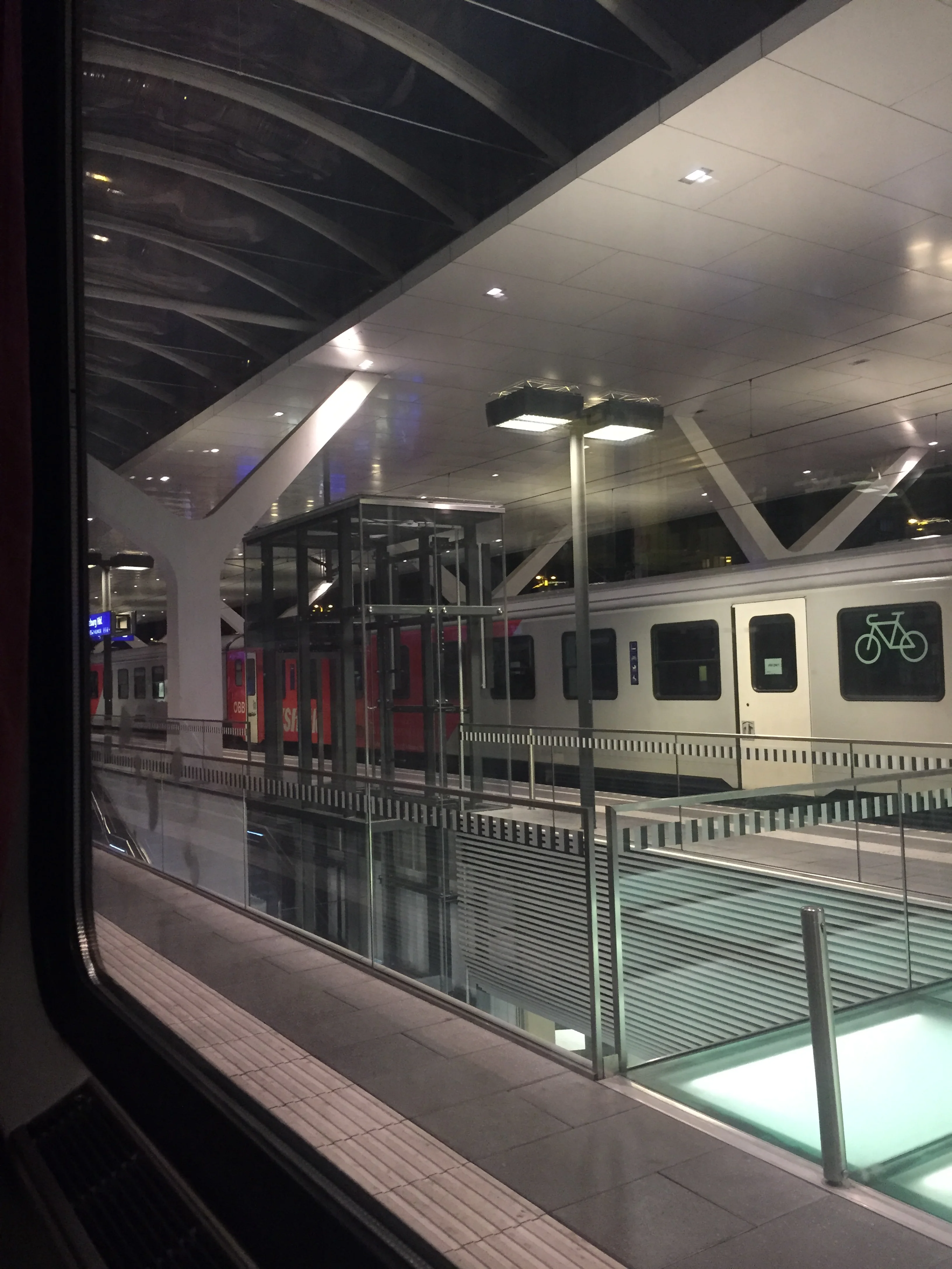 Train switching in Sazlburg station.