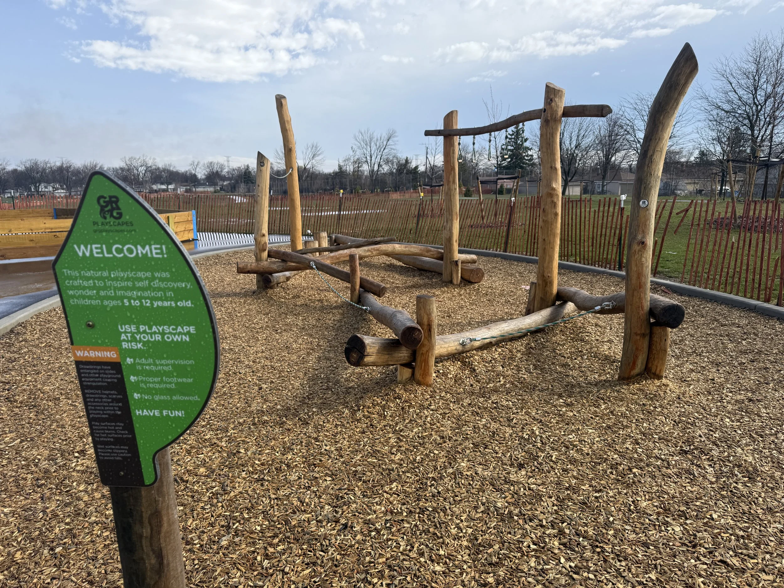 Nature play structure 