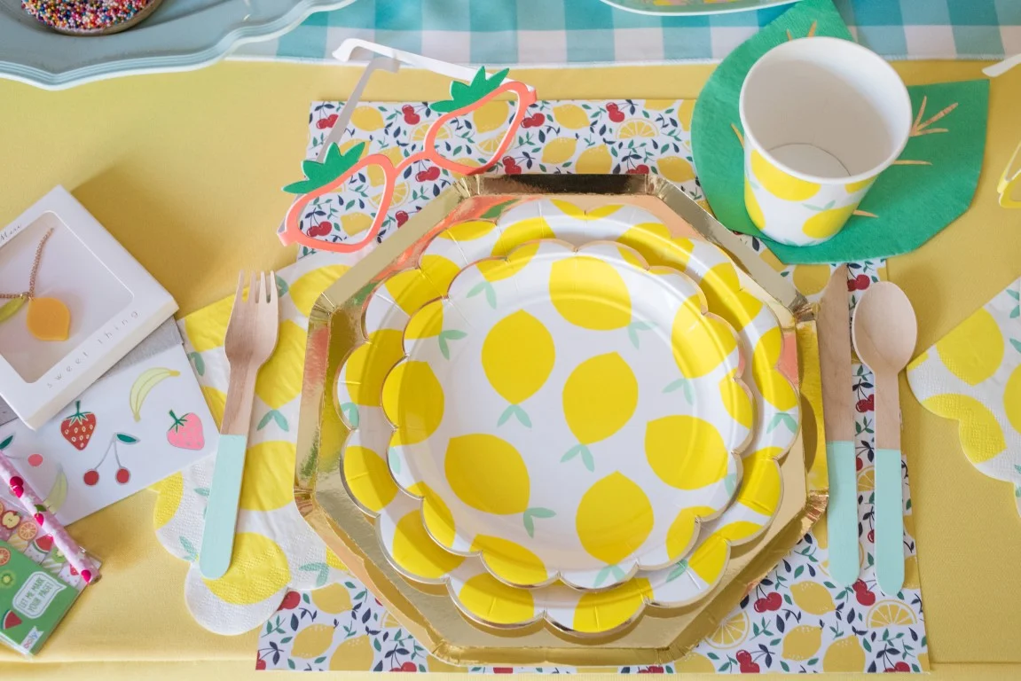 lemon-party-table-setting.jpg