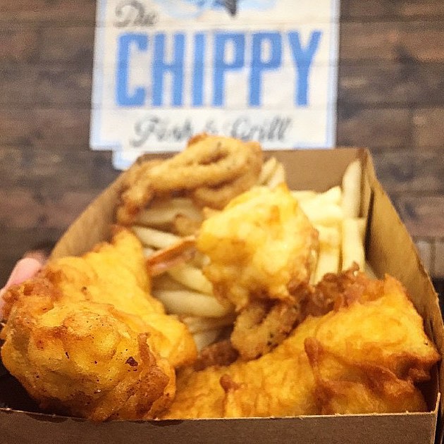 Lunch is served. 😋🍴🐟 - 📷 PC: @thehumblegastronomist  #anaheimpackingdistrict #packingdistrict #packinghouse #anaheim #irvine #oc #eat #orangecounty #fish #fries #shrimp #seafood #yum #foodie #meal #friedfood #fishandchips #foodcourt #lunch #lunch