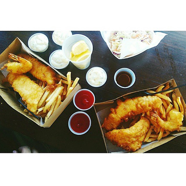 Lunch time. 😋🍴🐟 #fishandchips #fish #shrimp #packingdistrict #oc #yum #foodie - 📷 PC: @its_jessicarose
