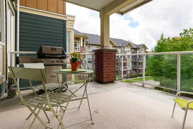 2 bed - 2 bath - 909 Square Feet - Fraserview, New Westminster - $400,000