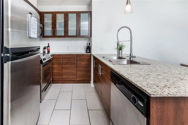 2 bed - 2 bath - 780 Square Feet - Downtown NW, New Westminster - $388,000