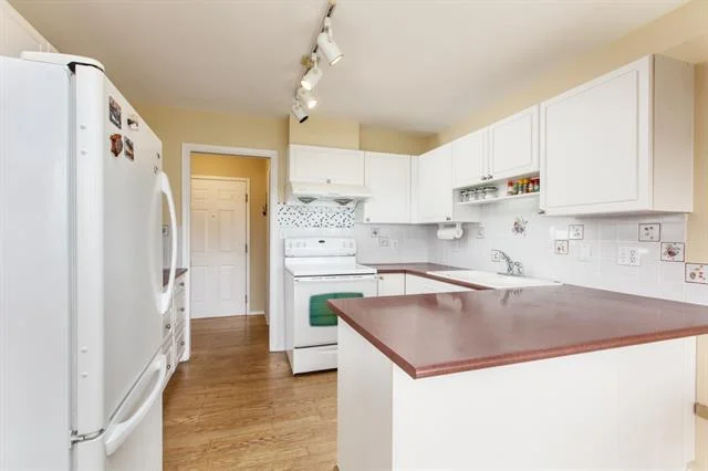 2 bed - 2 bath - 1168 Square Feet - Downtown NW, New Westminster - $399,900