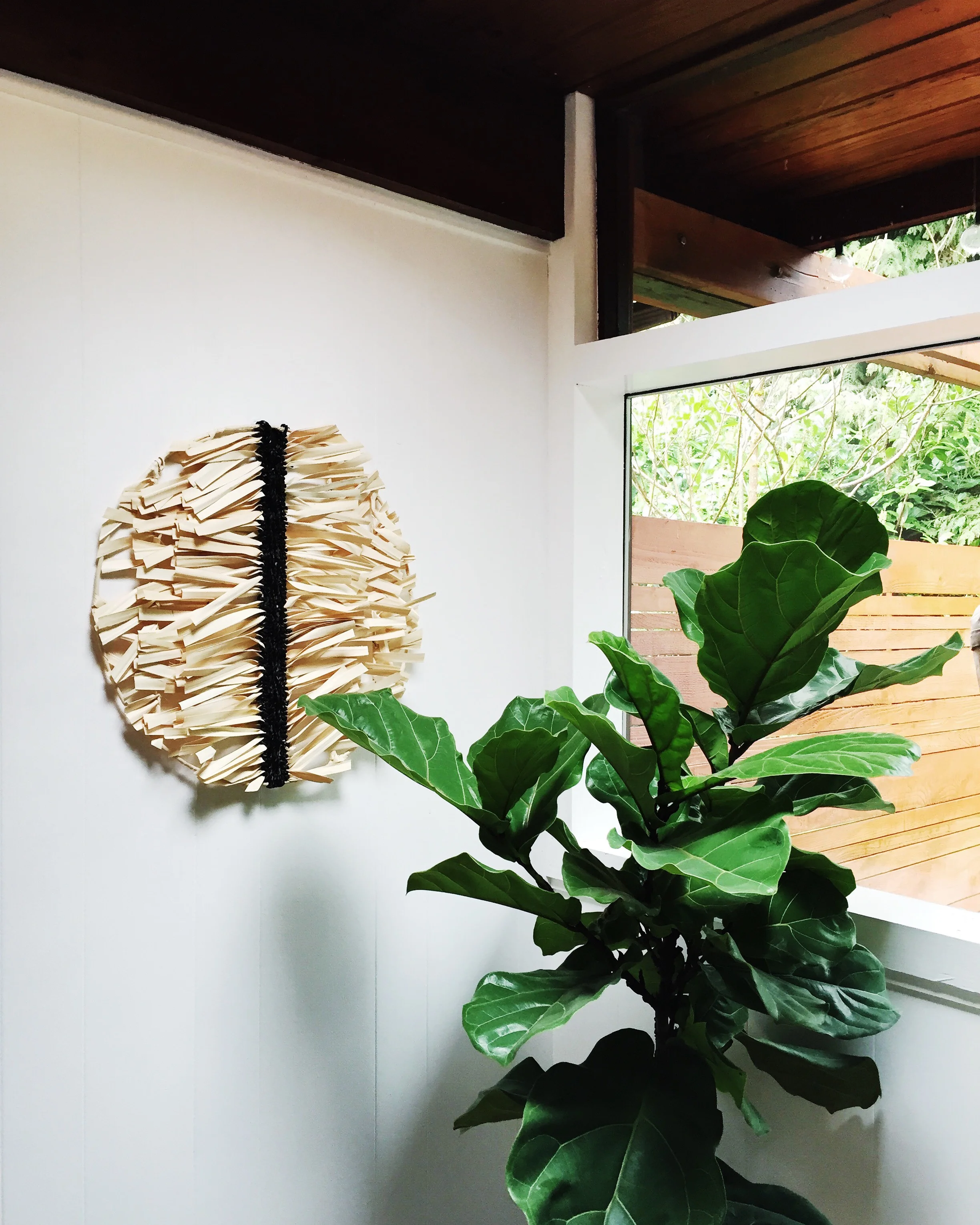 This corner is full of texture. Her Fiddle- leaf fig is thriving in this natural light...I'm jealous! 