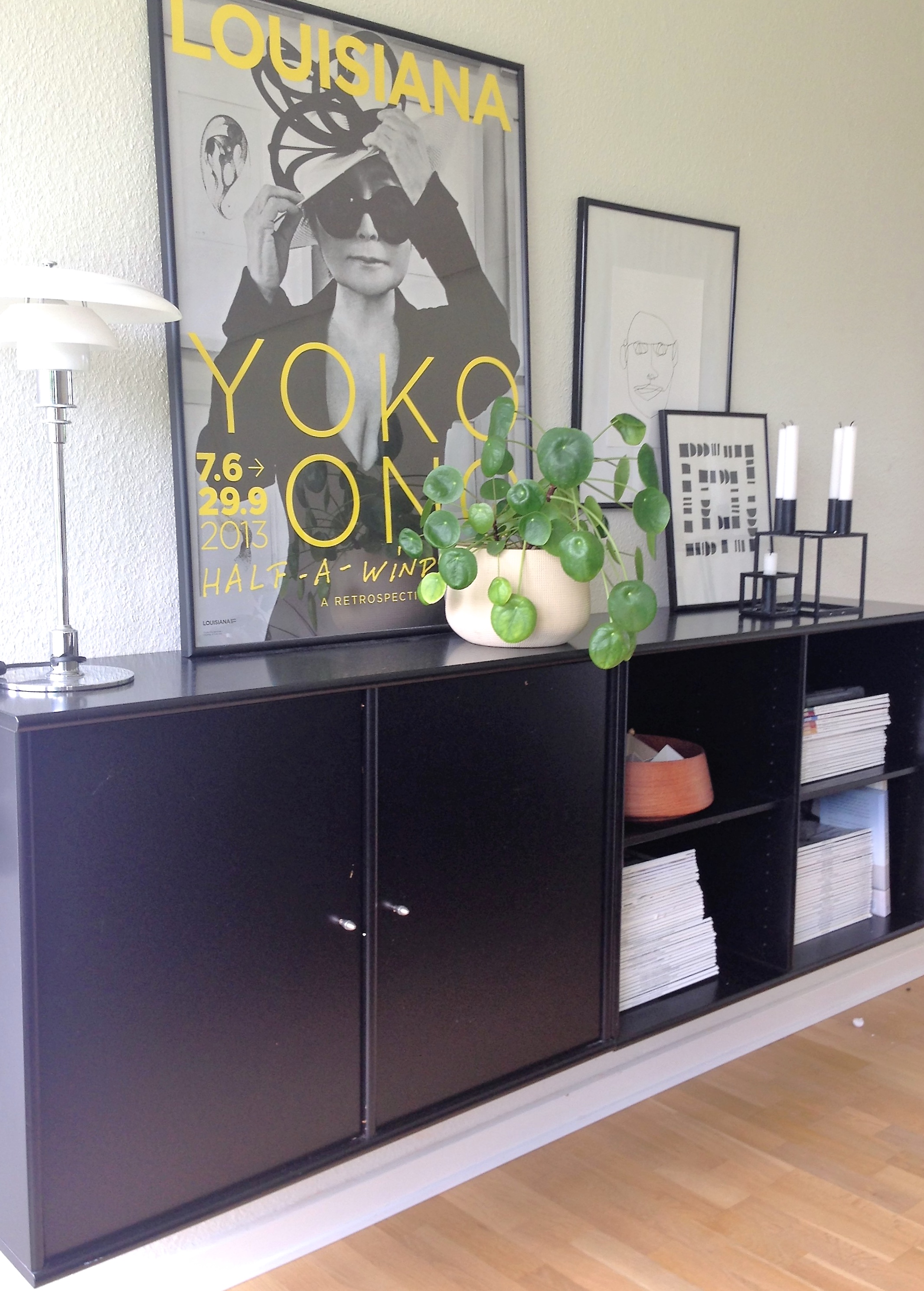 This is styled perfectly. You can't go wrong with black and white, and that pop of yellow! I have a thing for font. I'm one of those people.