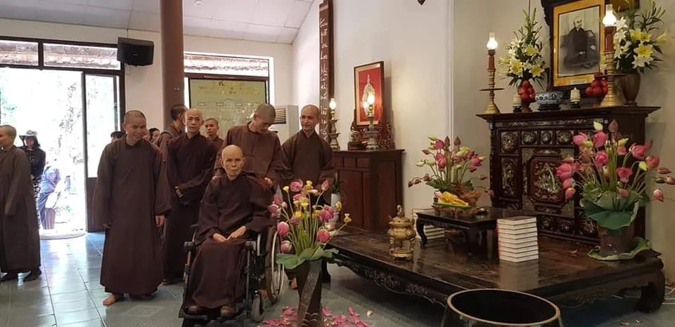 Thay w lotus in Vietnam.jpg