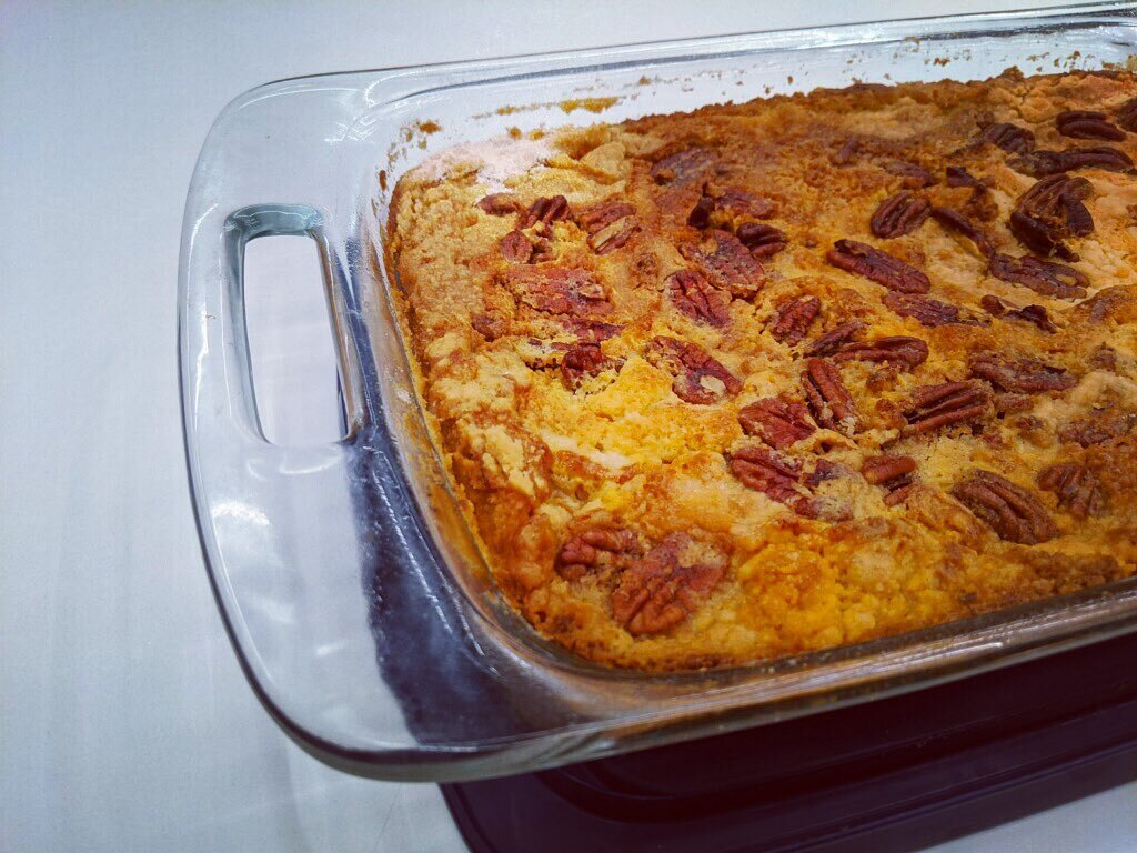 Baking this autumn dump cake and then letting it go off to a potluck without me was probably the hardest thing I&rsquo;ve ever had to do. #justonebite #dumpcake #pumpkinspice #pecans