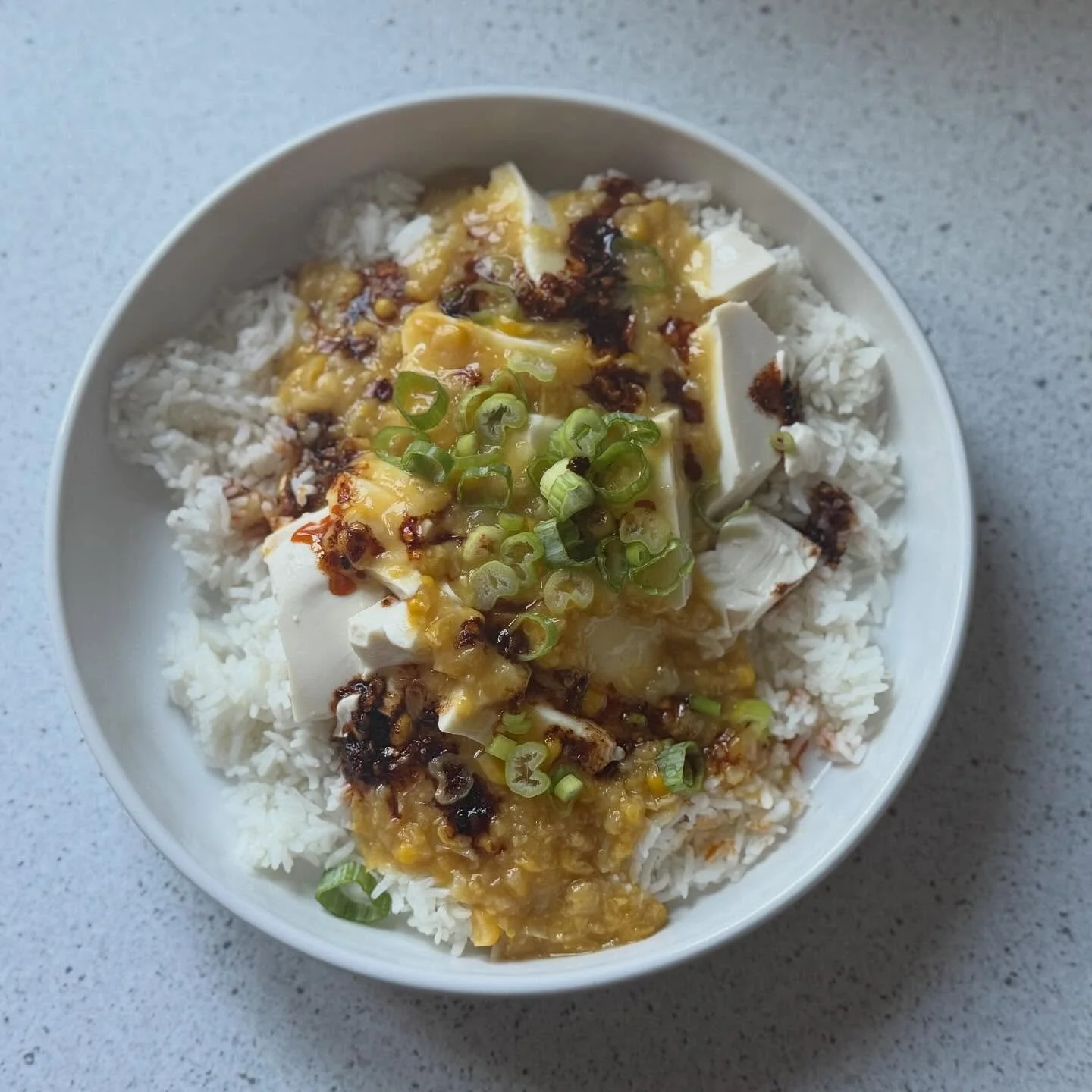 We came across a recipe for Sook Mei Fan (aka Cantonese Creamed Corn with Tofu and Rice) but could NOT be bothered to go through making creamed corn from scratch, particulary when my pantry has been haunted by a can since we moved in (a failed-to-lau