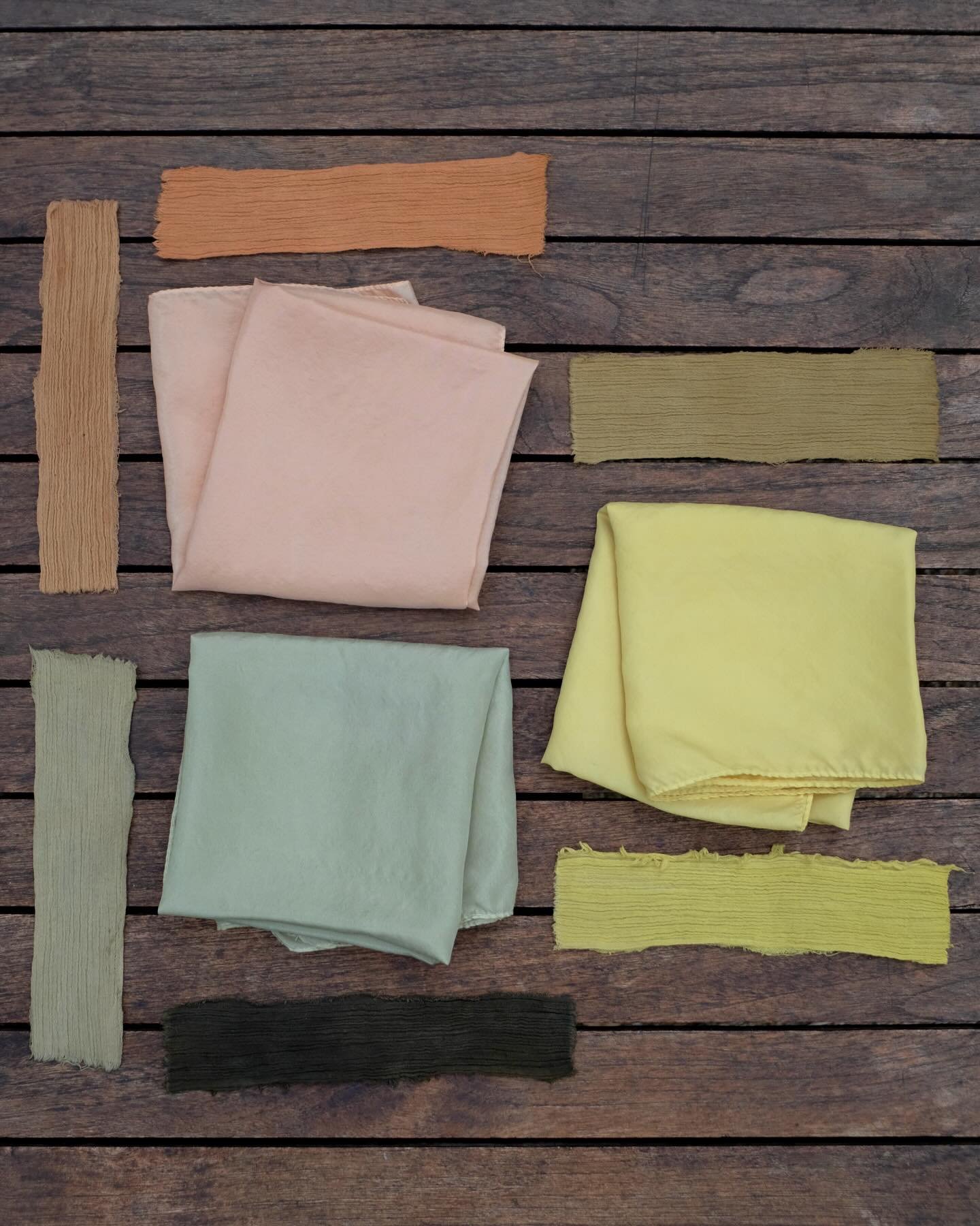 Colors from my local foothills and mountains ⛰️🏔️⛰️

Guess which plant made which color, and I&rsquo;ll answer in the comments! 

(Plants shown: chamise, mountain mahogany, sagebrush, black sage, laurel sumac)