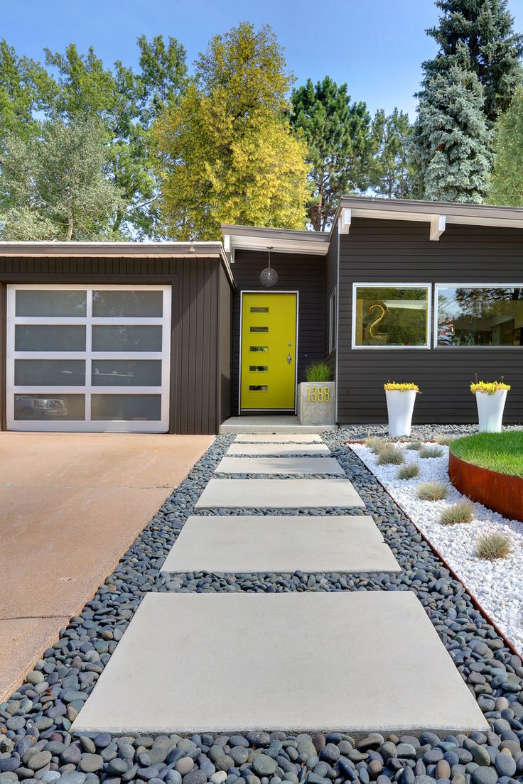 50 Modern Front Yard Designs and Ideas — RenoGuide ...