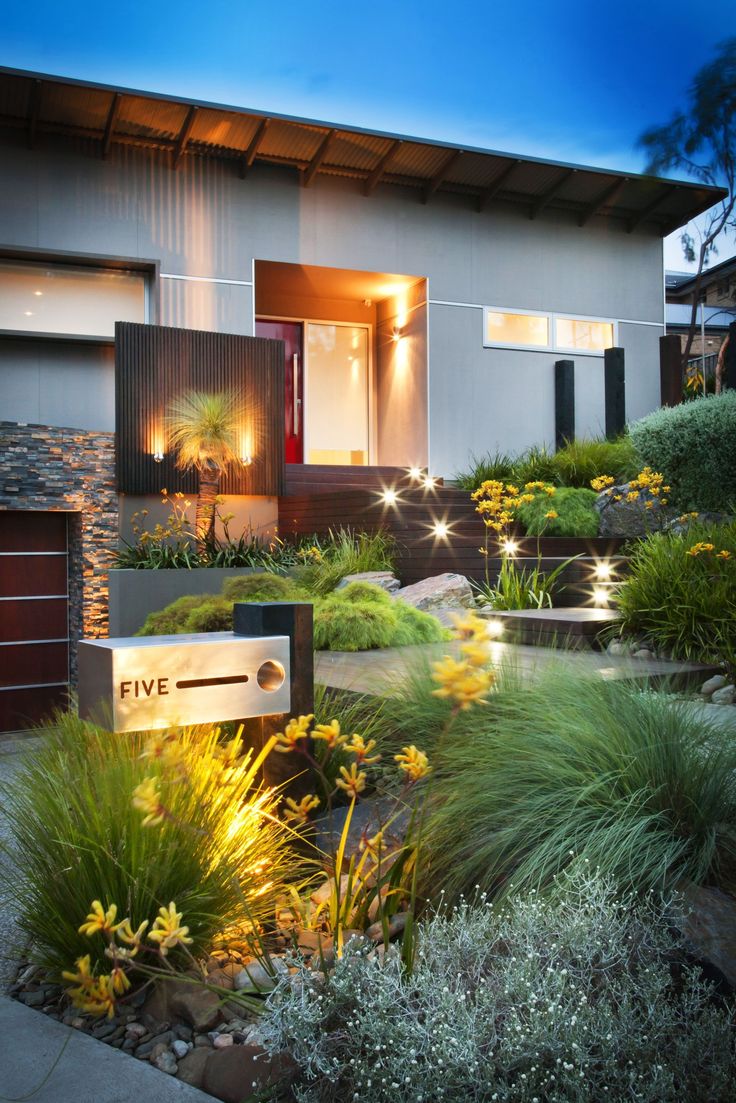 Featured image of post Front Yard Landscaping With Large Rocks : Some plants beside the stone stairs give additional beauty to the lawn.