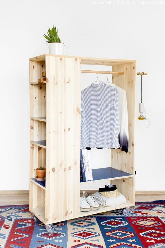 pallet mini closet