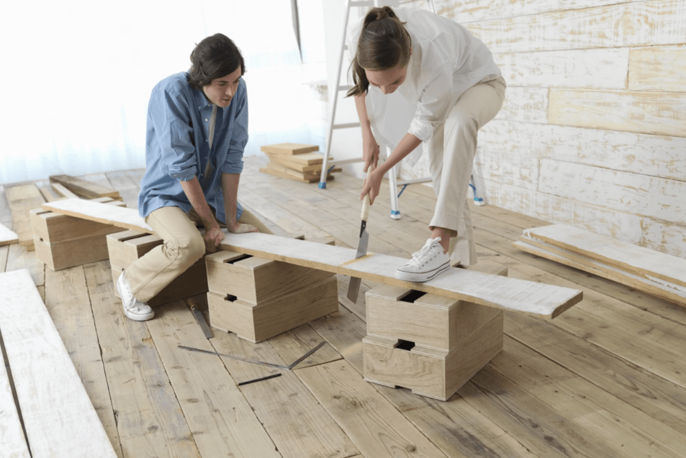 couple-doing-renovation-woodwork-mini.png