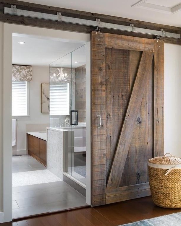 Barn sliding doors made from recycled wood planks are definitely on trend when it comes to contemporary bathroom interiors.  How beautiful are they? 😍😍 #️RenoGuide #ModernHomes #Upcycled #SlidingDoor #Interior #InteriorDesign #Design #Bathroom #Hom