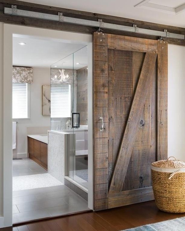 Barn sliding doors made from recycled wood planks are definitely on trend when it comes to contemporary bathroom interiors.  How beautiful are they? 😍😍 #️RenoGuide #ModernHomes #Upcycled #SlidingDoor #Interior #InteriorDesign #Design #Bathroom #HomeGoals #Goals #Statement